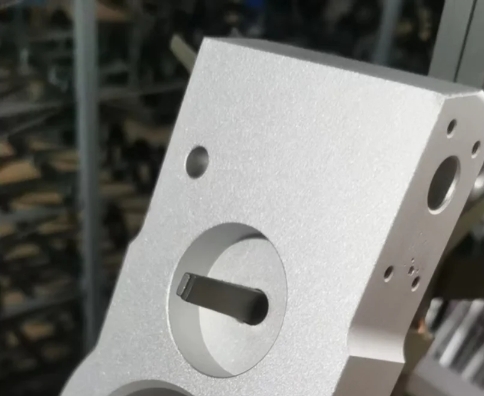 ?壓鑄鋁表面防腐處理：氧化與鈍化的效果哪個更好？